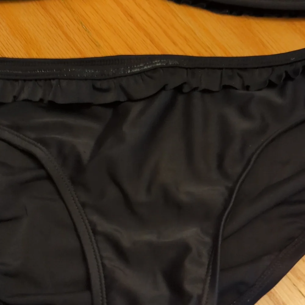 Black bikini - Picture 5 of 8